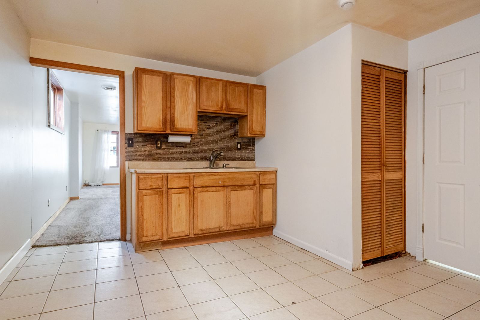 Kitchen, from the other side