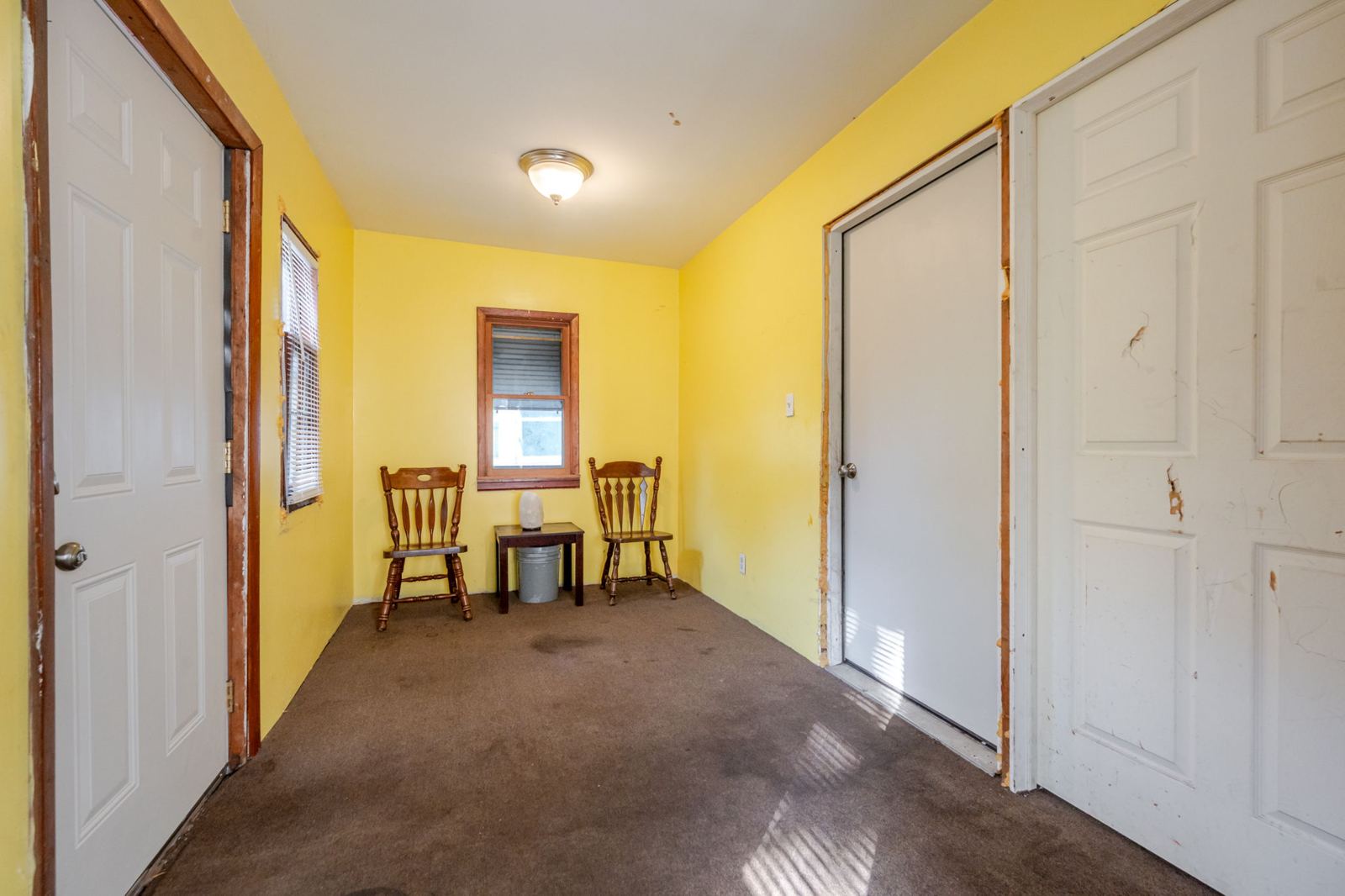 Same room, toward the window