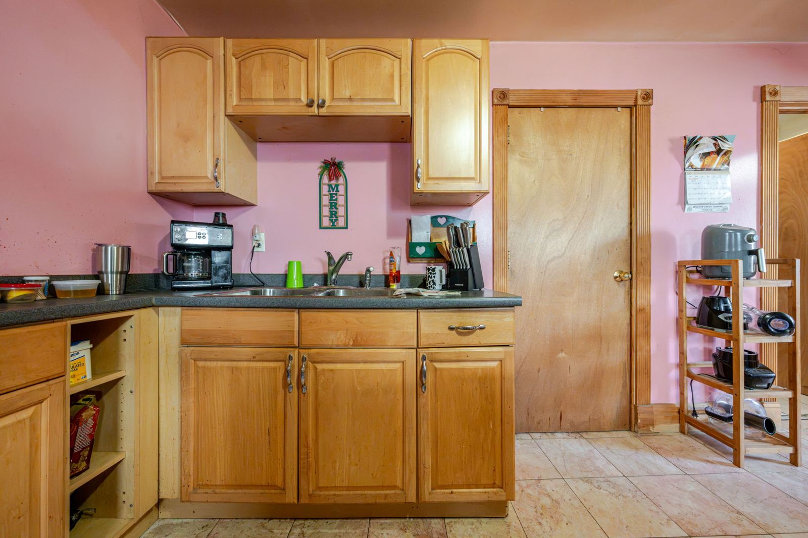 Kitchen, other angle