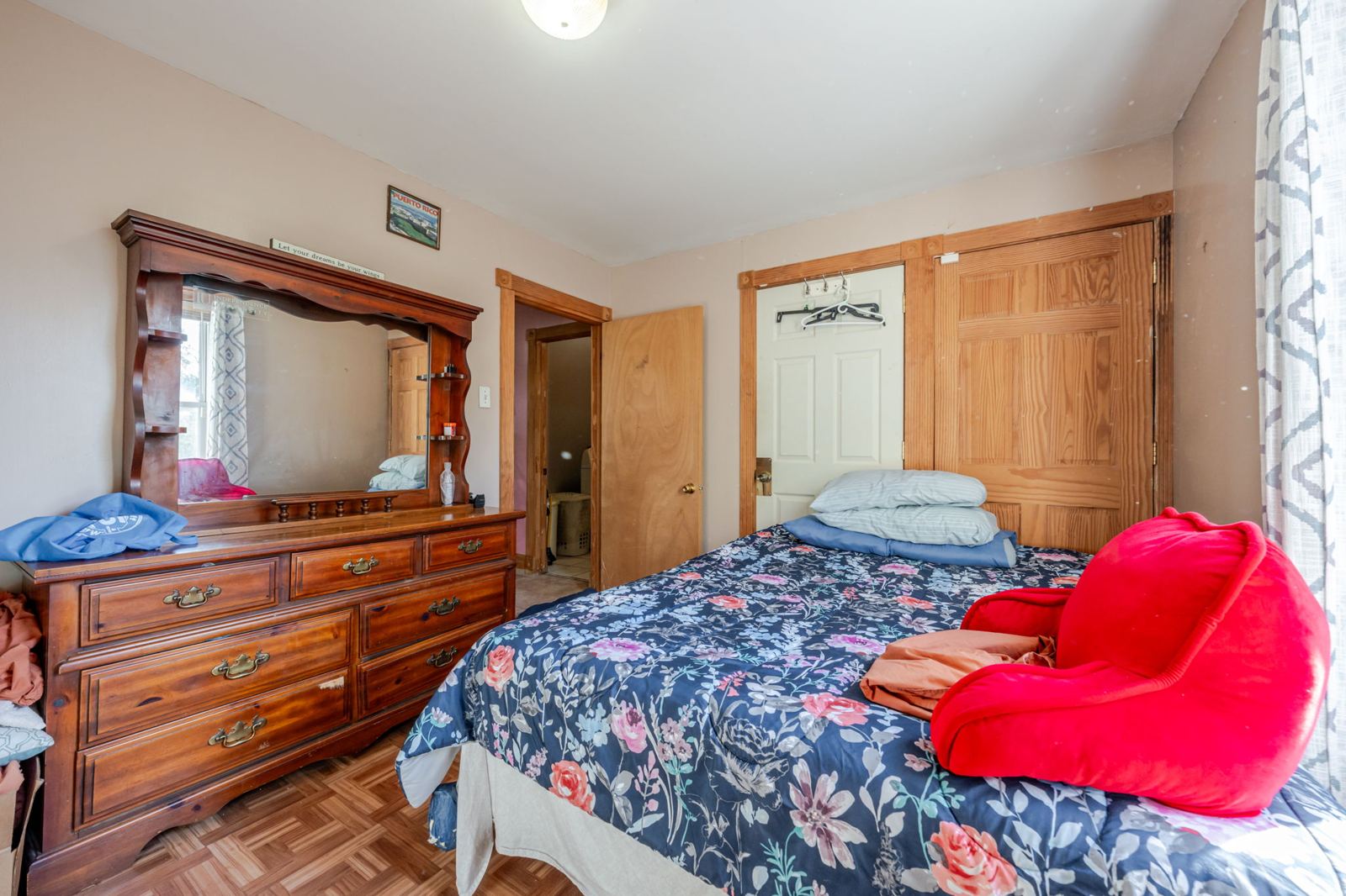 Bedroom, other angle