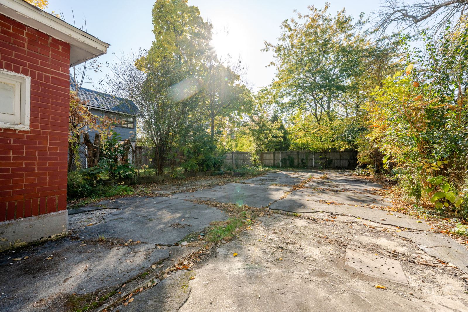 Private driveway behind the house